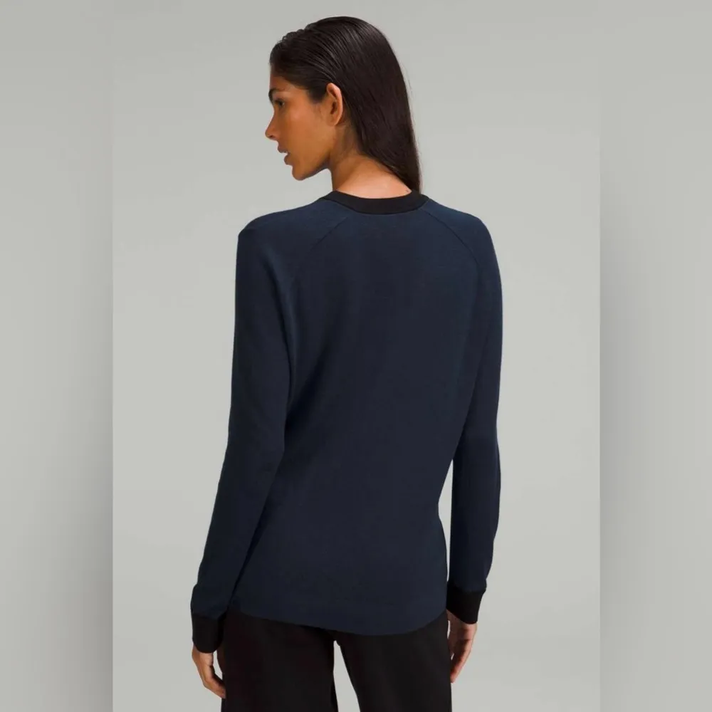 Lululemon Silk Blend Crewneck Sweater True Navy & Black Long Sleeve Top Size 6 - Image 2