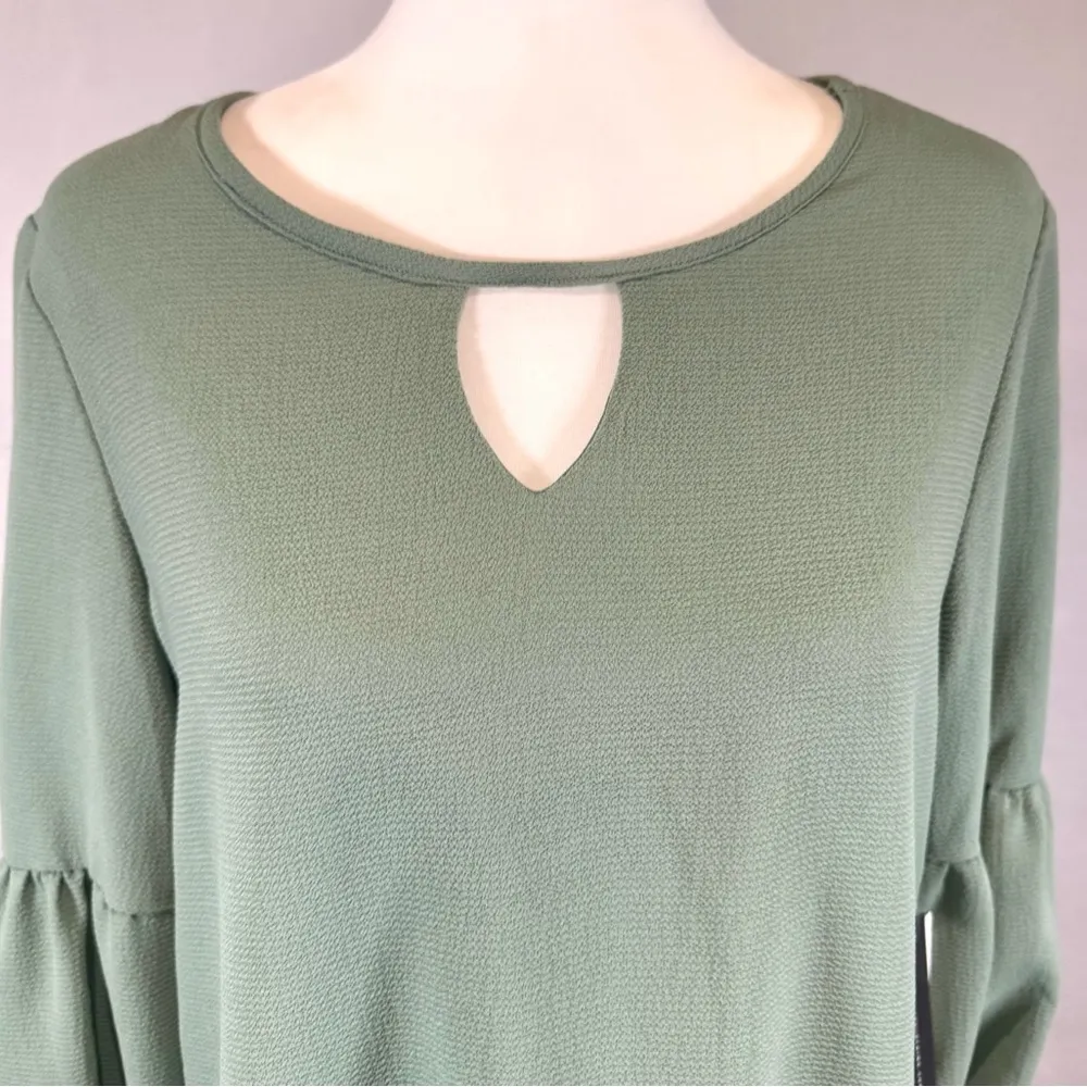 Sage green lantern sleeve shift dress size small NWT - Image 2