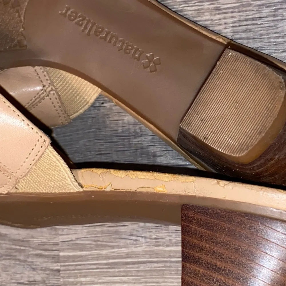 Leather Sandals 7.5w Gem detail. - Image 9