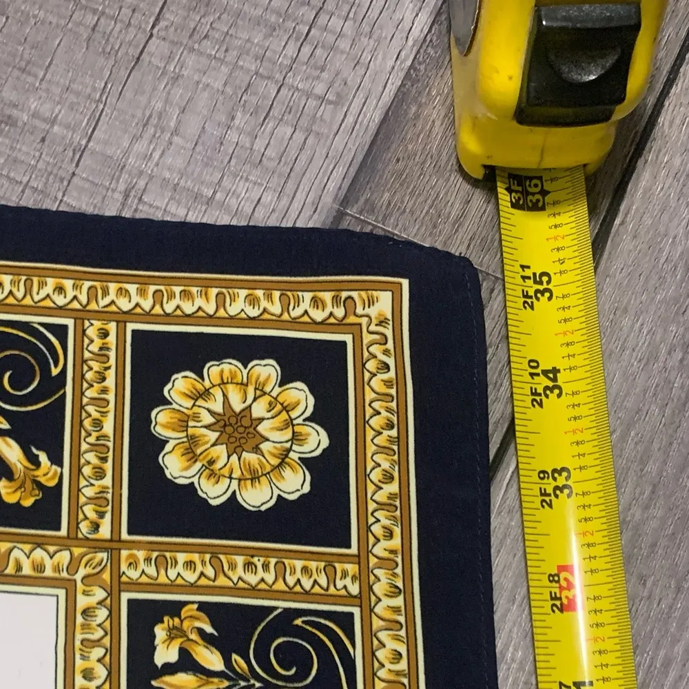 Alexis Georgio Fashion Scarf - Image 7