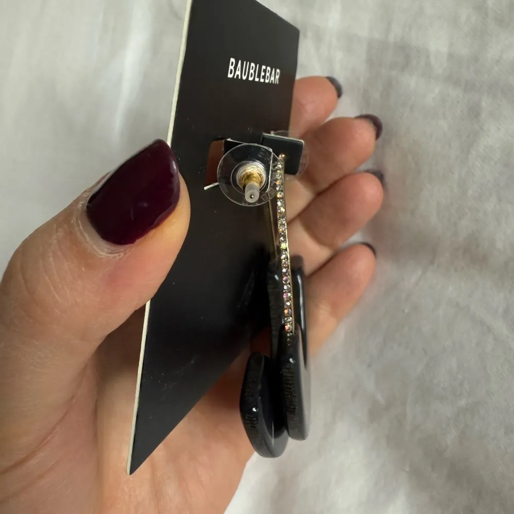 *NWT*  Charcoal Resin Earrings - Image 5