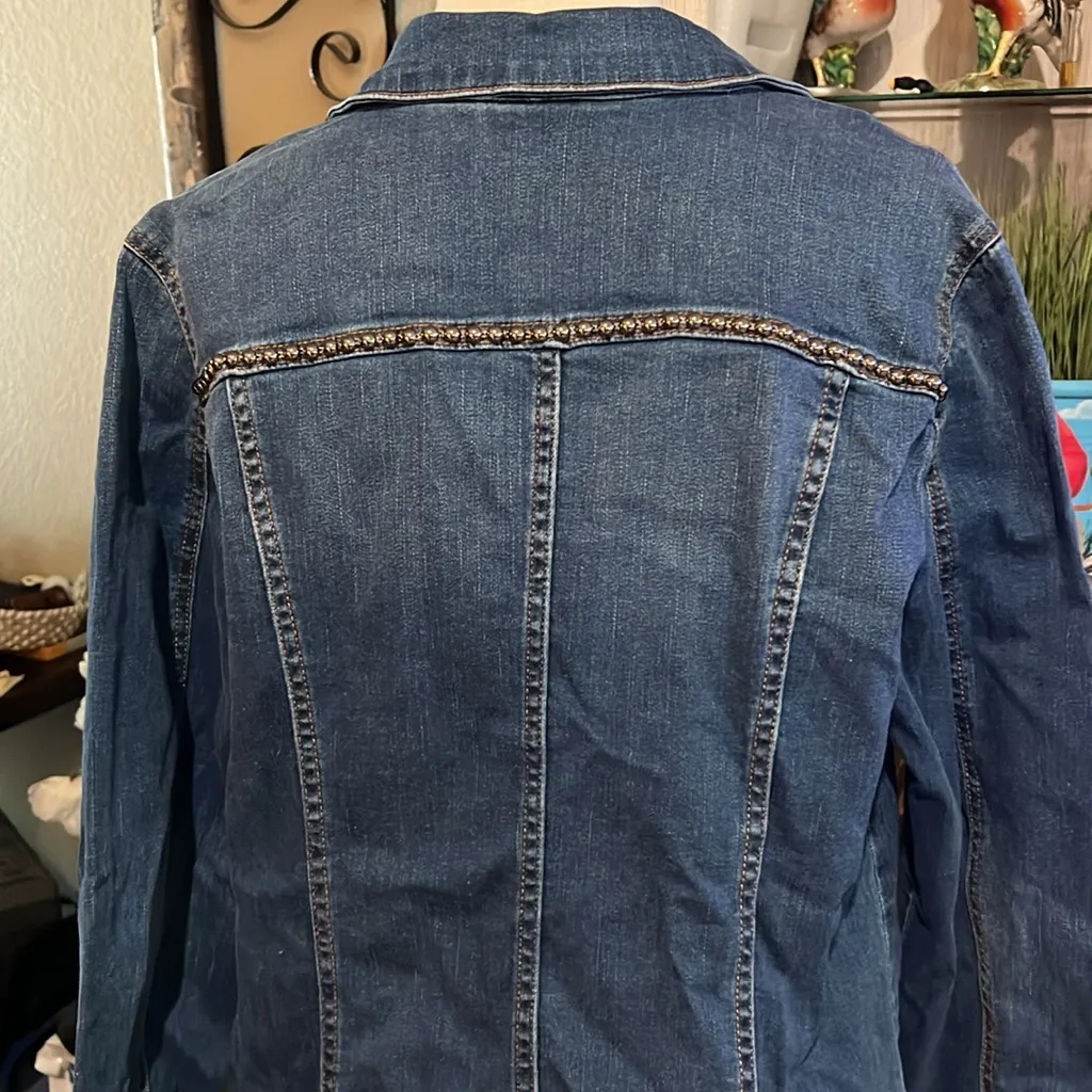 Chicos Women's Blue Denim Jacket with Lace Detail size 2 - Image 8