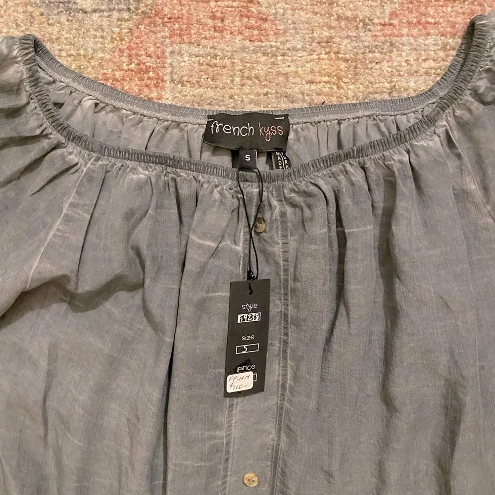 NWT French Kiss Luciana Button Off The Shoulder Top in Charcoal - Image 3