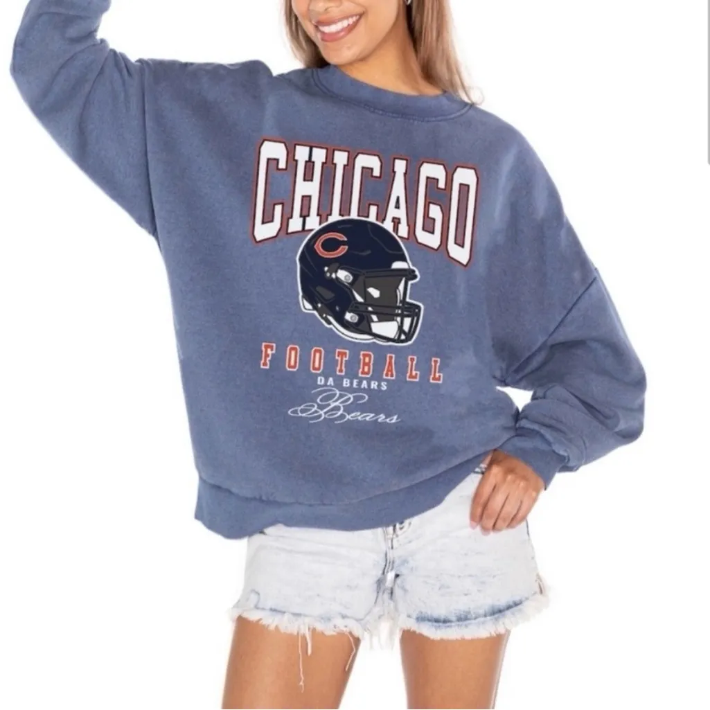 Chicago Bears Blue Oversized Women’s Sweatshirt in Size Large - Image 2