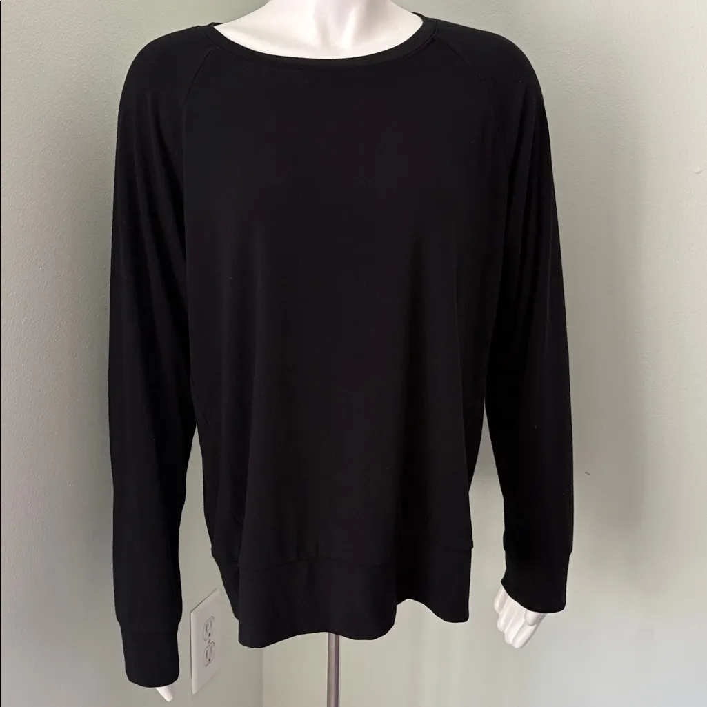 Cozy Earth Black pullover crew top size medium - Image 6