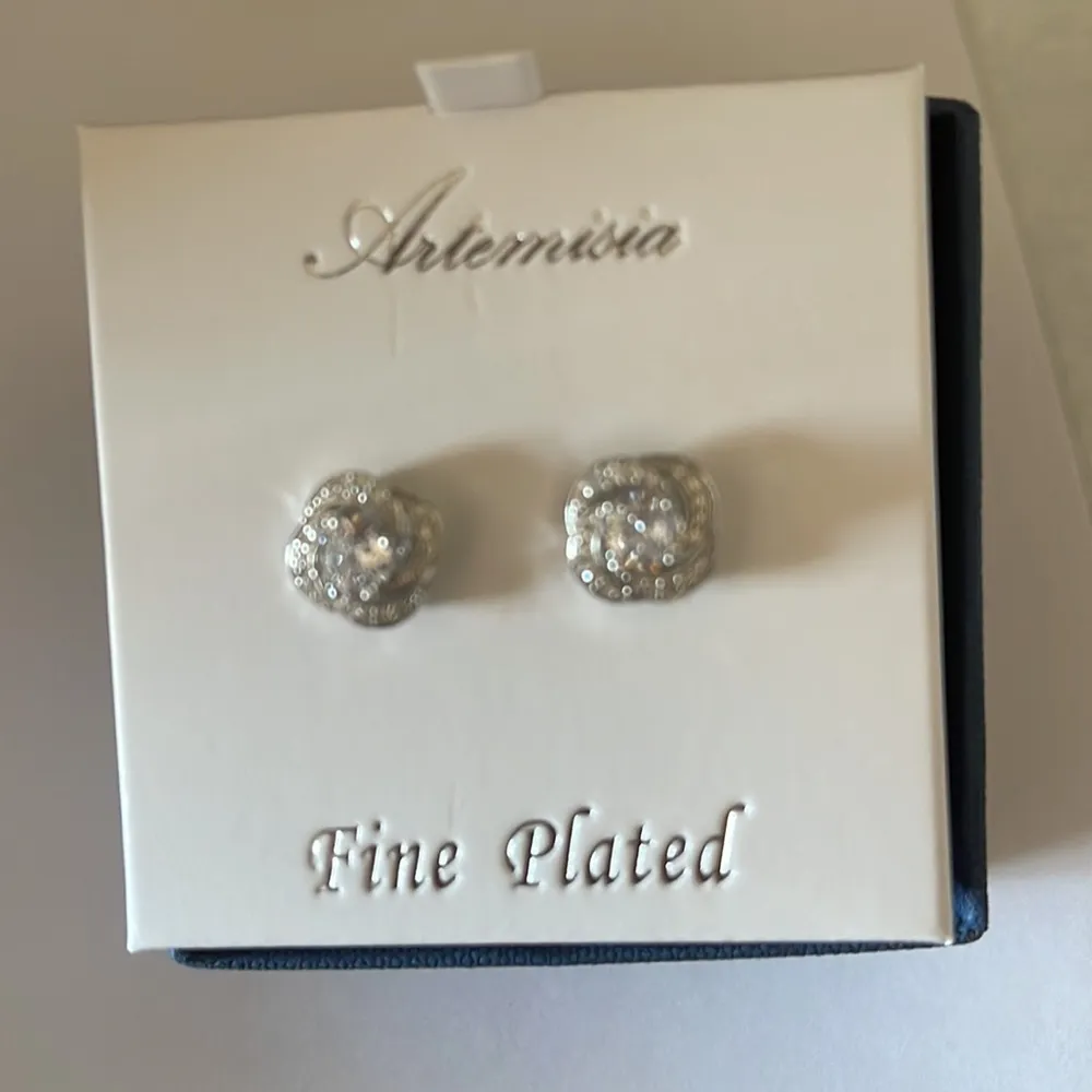 New Artemesia plated Crystal stud earrings Gift Boxed - Image 2