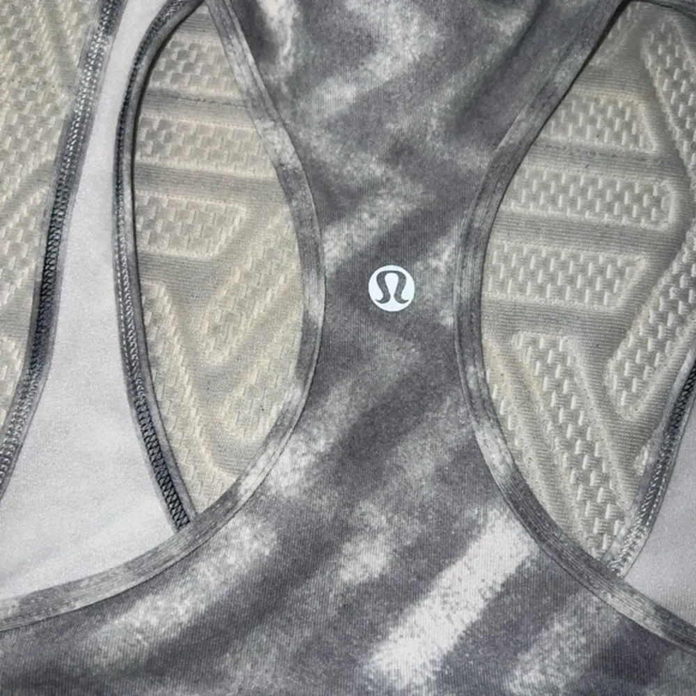 Lululemon‎ Grey White Chevron Racerback Tank Top - Image 3
