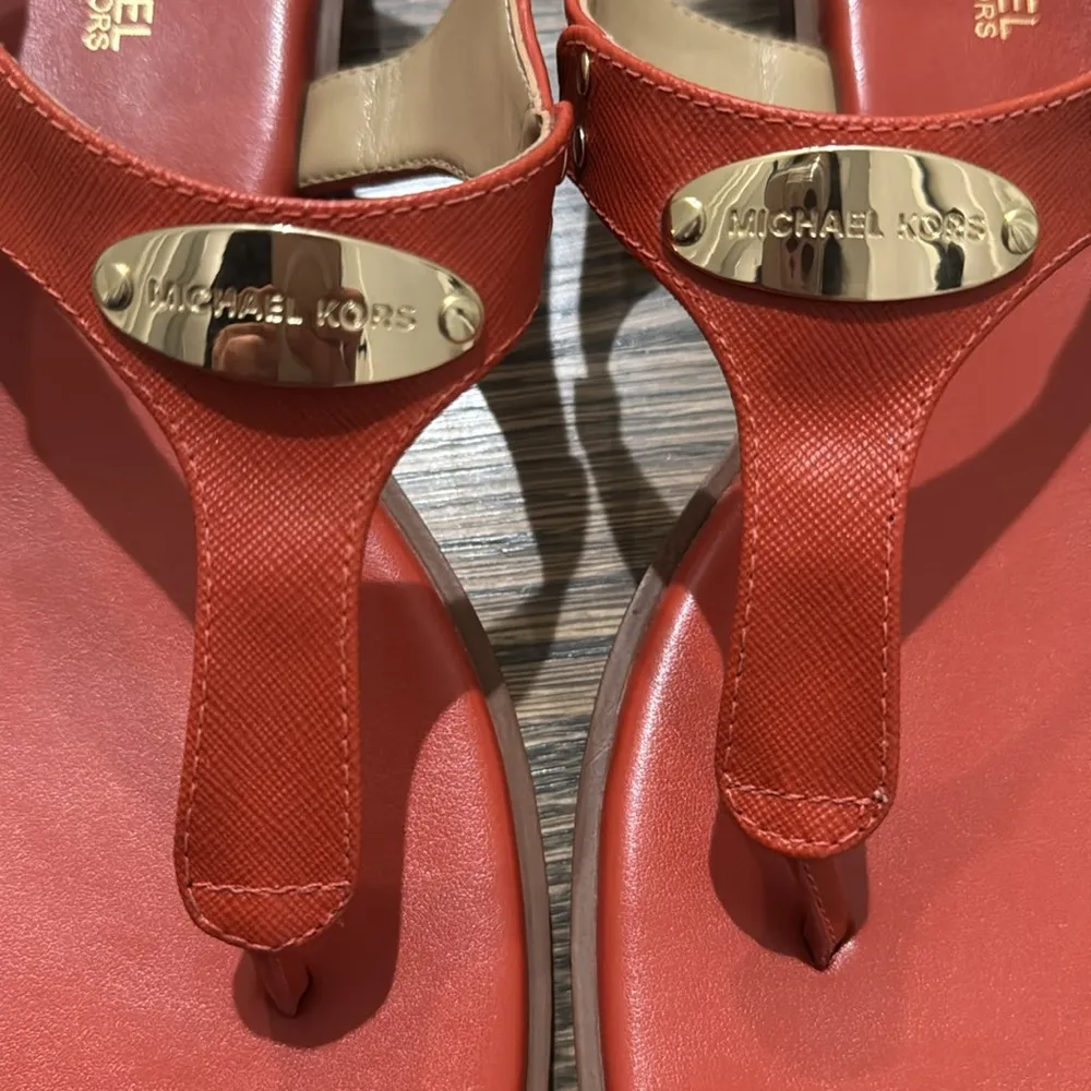 Michael Kors Women's Mk Plate Thong Flat Sandal sandles deep orange size 7 - Image 8