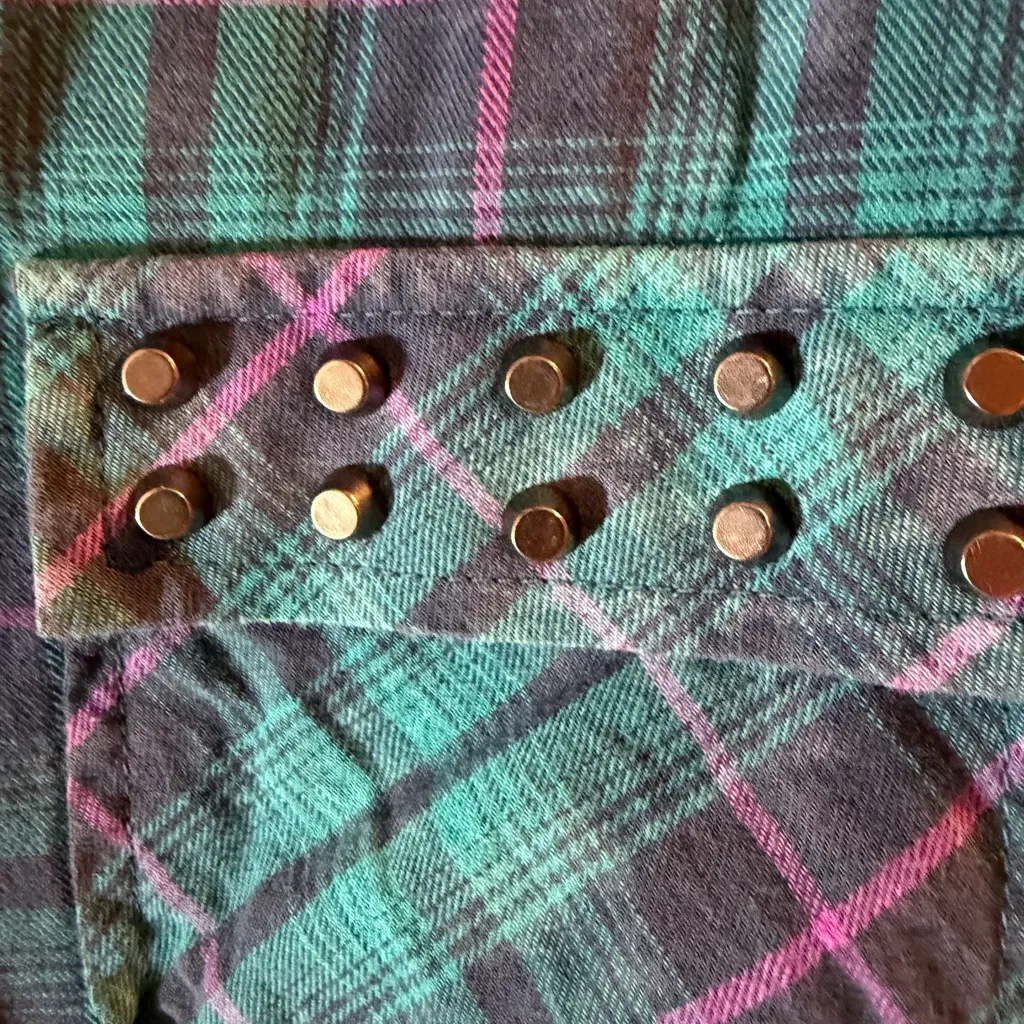 Rock & Republic Studded Plaid Button Down Shirt - size Medium! - Image 4