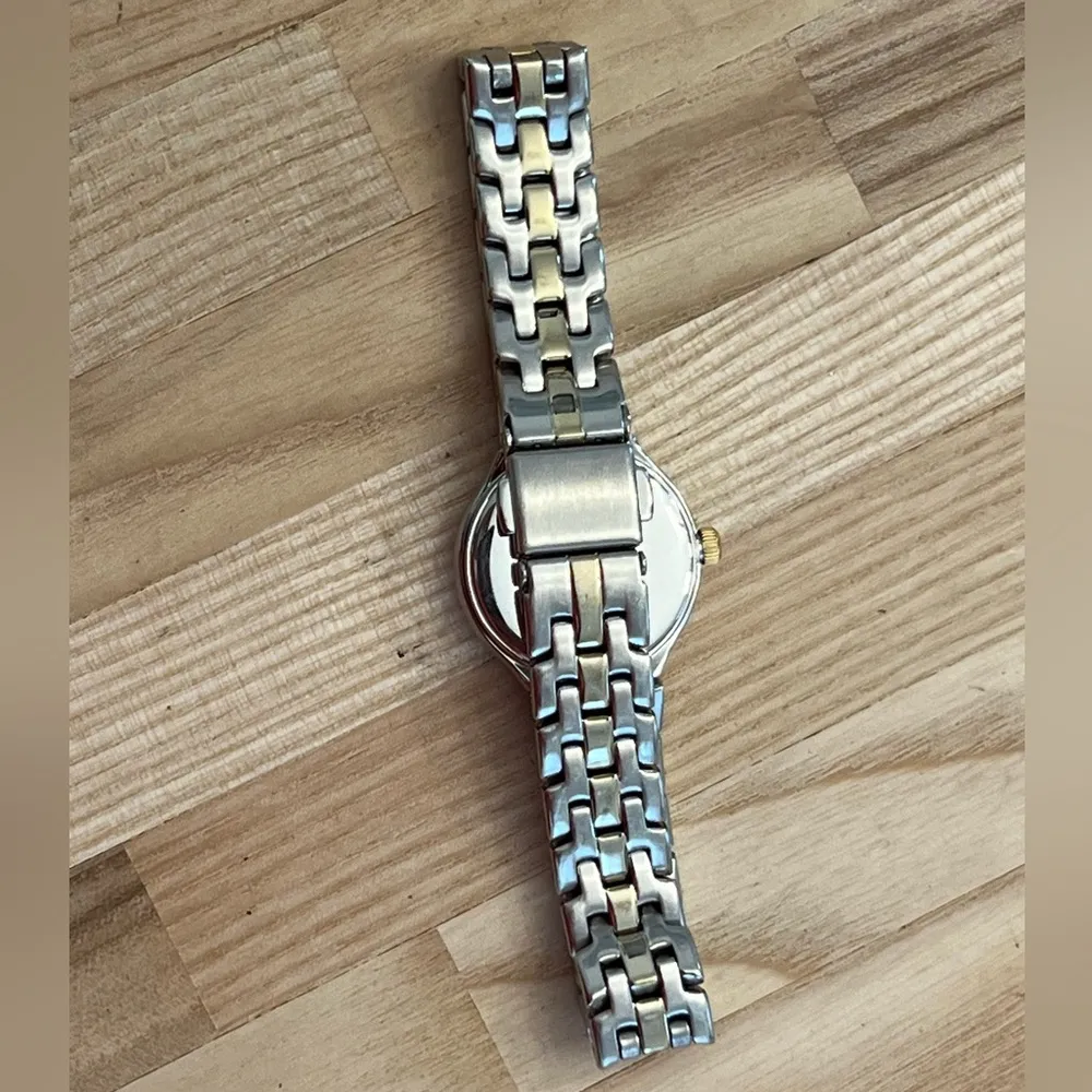 Timex Ladies Watch Two Tone Stainless Bracelet Blue Dial Date Window - Image 10