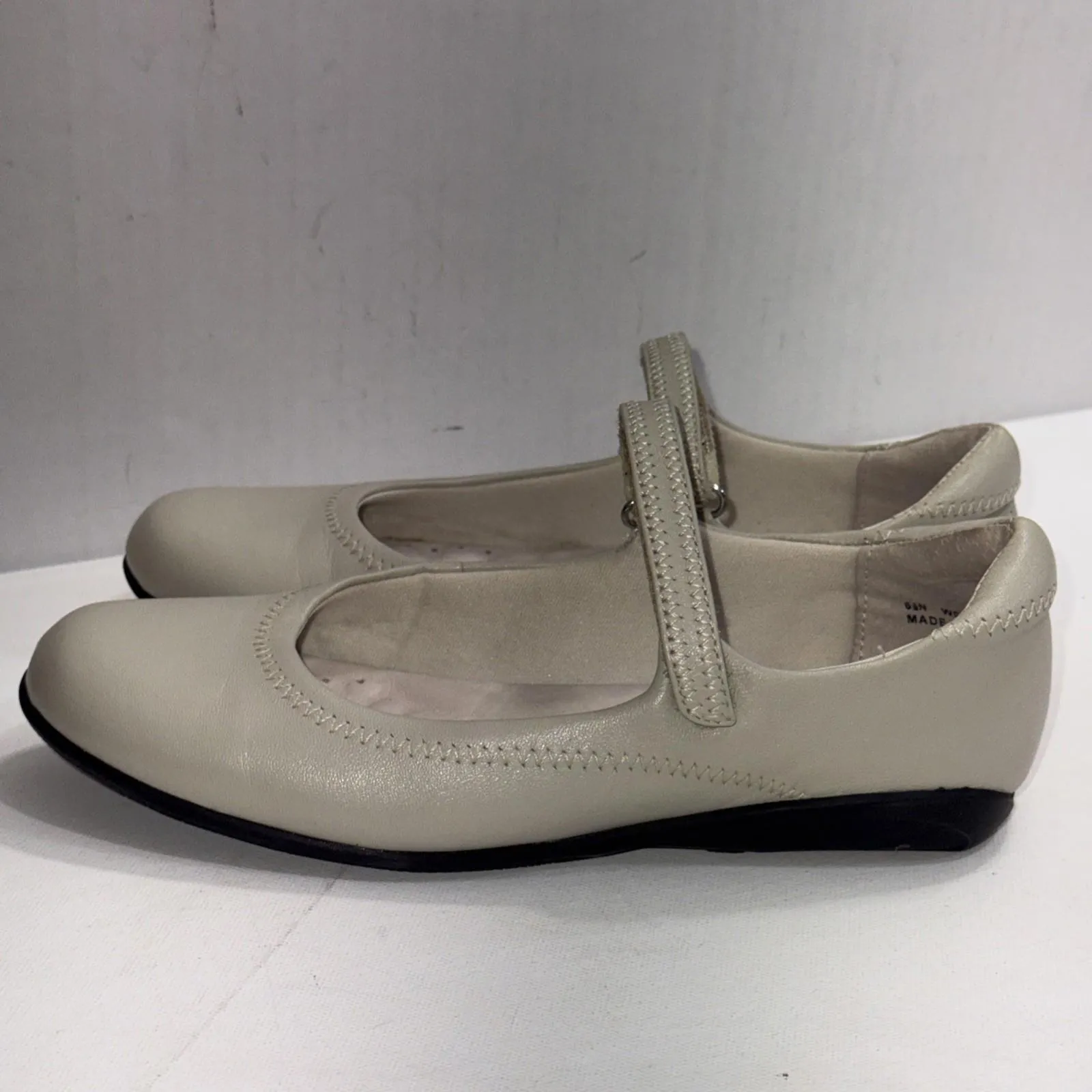 Walking Cradles Mary Jane Minimalist Beige White Leather Cushioned Shoes 6.5N Size 6.5 - Image 8