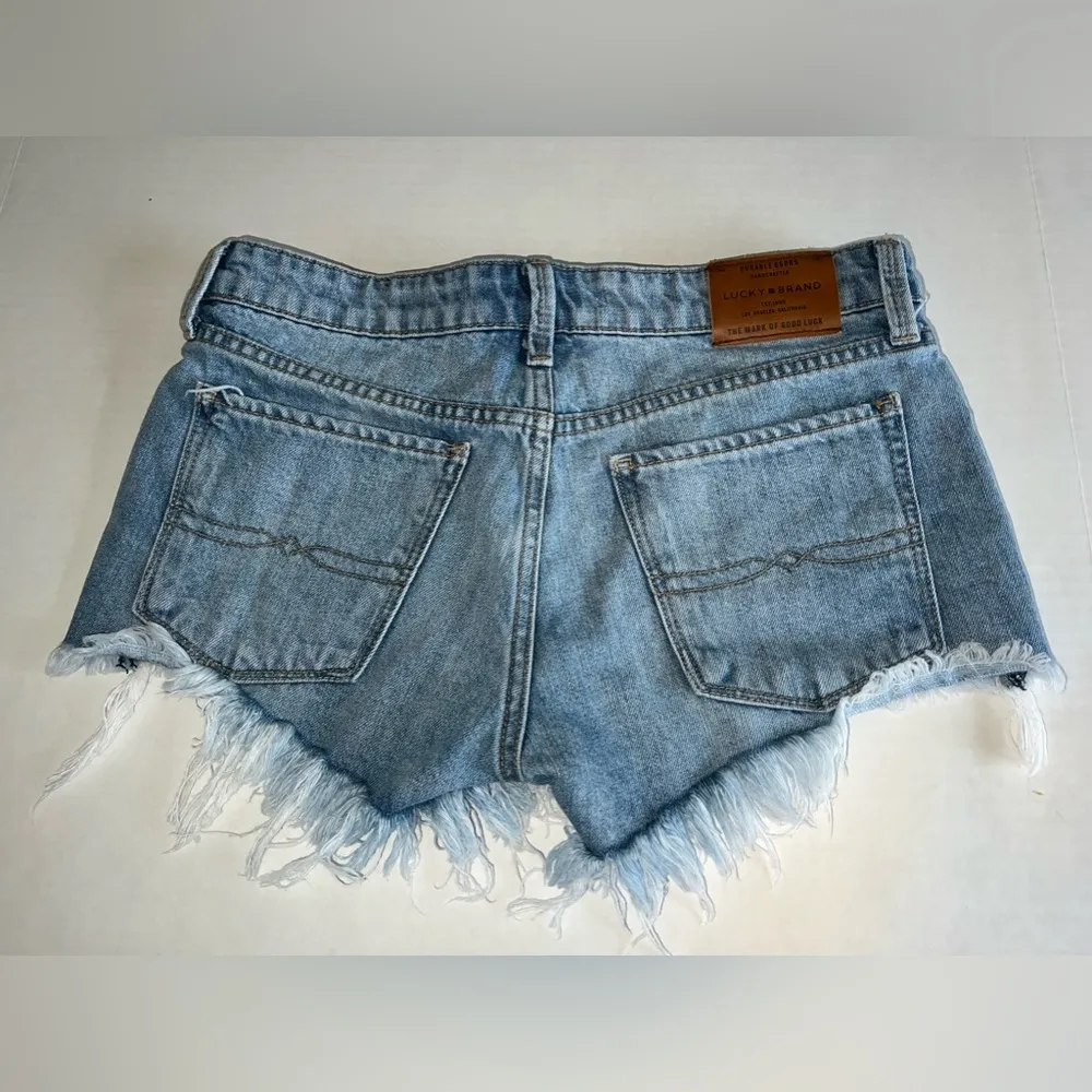 - The Cut Off Jean Distressed Raw Hem Shorts size 2/26 - Image 4