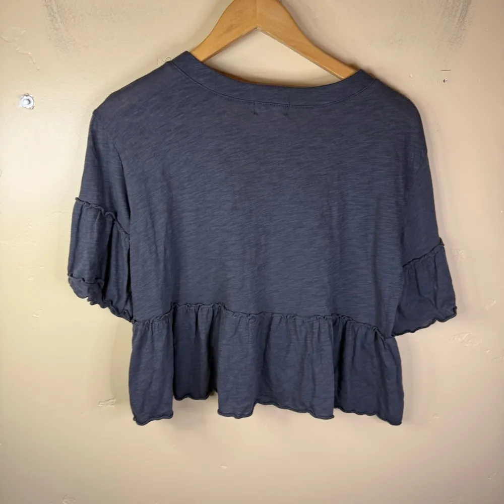 Altar'd State Size Medium Womens Cropped Dark Gray Flounce Ruffle T-Shirt Grunge - Image 7