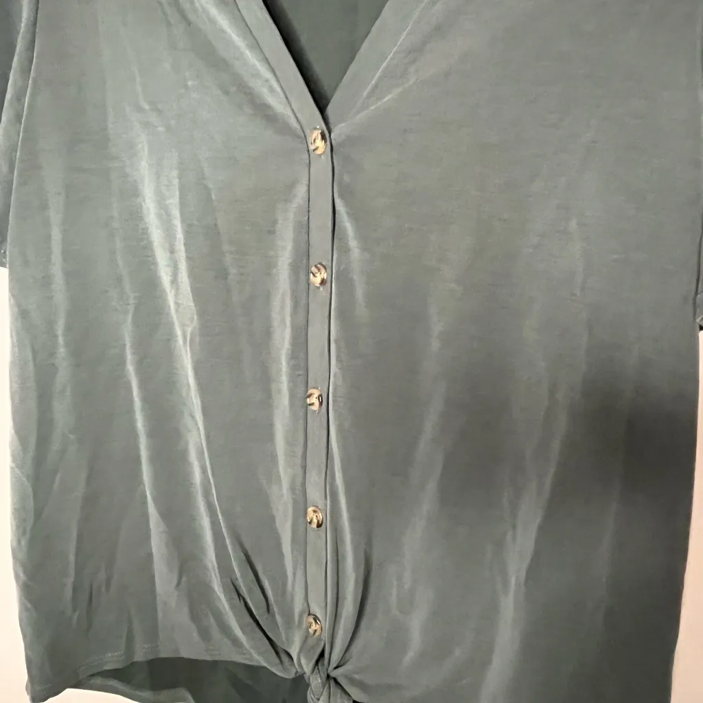Green Envelope LA Short Sleeve Button Up Front Tie Knot Sage Green Shirt Medium - Image 4