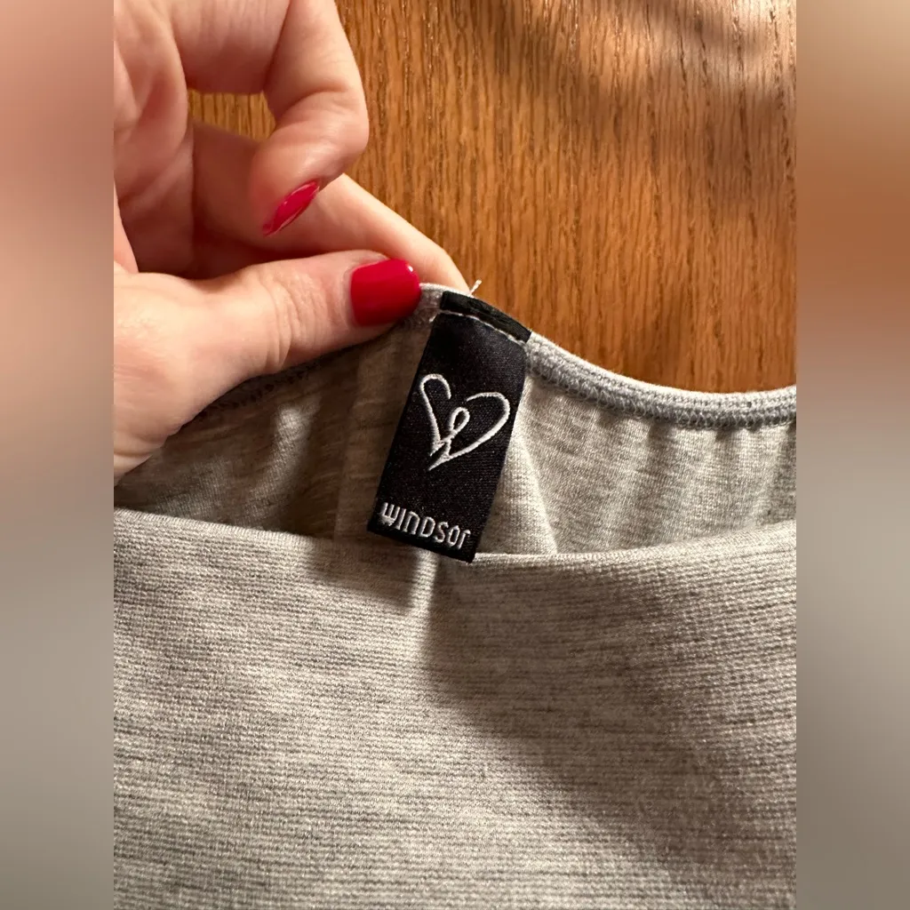 Windsor Off-The-Shoulder Long Sleeve Grey Skater Dress. Size Small. - Image 2