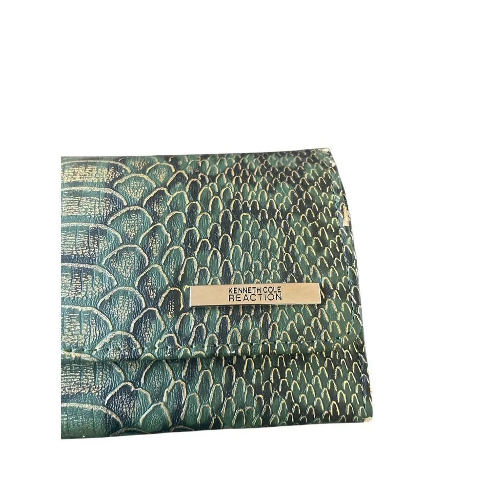 NWT Kenneth Cole Reaction Snake Print Elongated Clutch Green/ Black / Coin Purse Green - Image 2
