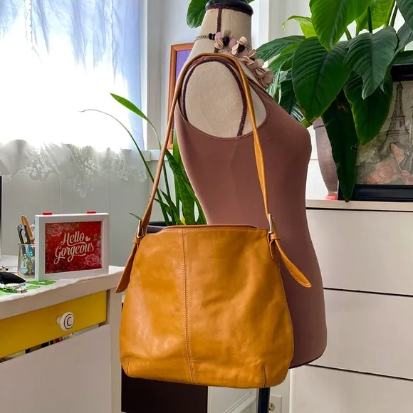 Tignanello genuine leather purse with many compartments. - Image 2