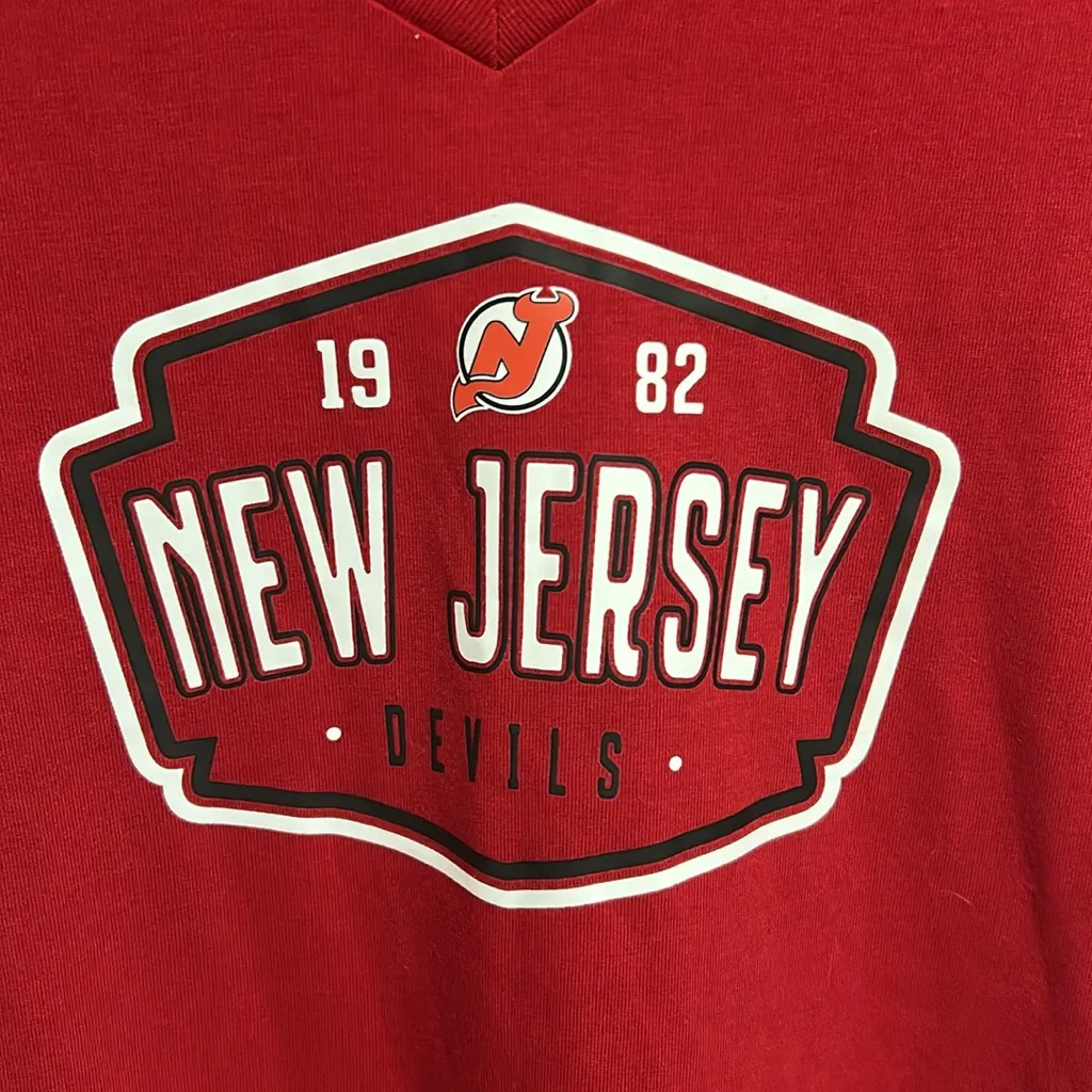 New Jersey Devils Top women’s v neck, large NWT Red Size undefined - Image 4