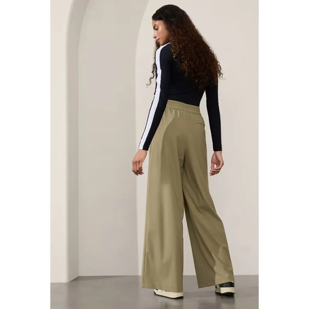 New Athleta Size 2 Pinnacle Trouser Olive Branch Green - Image 2