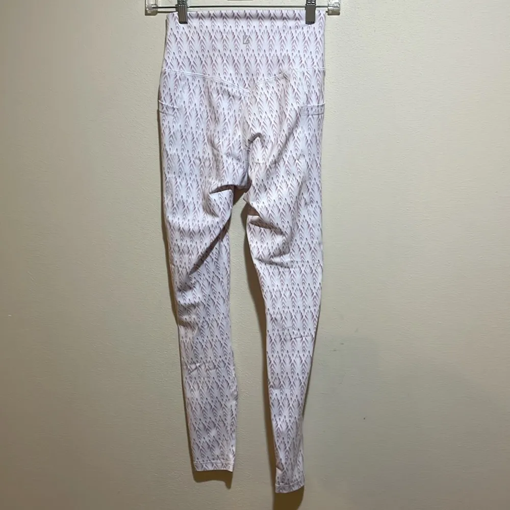 Buff Bunny White Pink Pattern Active Athletic Leggings Side Pockets Size Small - Image 8