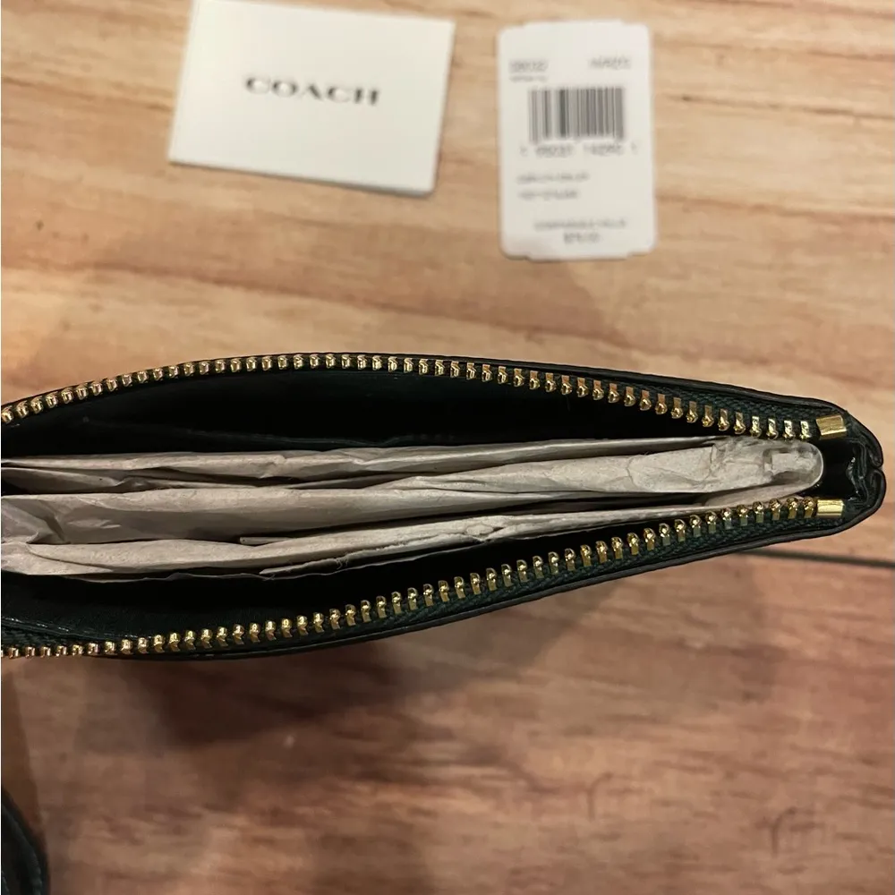 Coach wristlet Pine Green NWT - Image 4