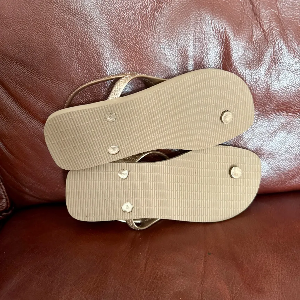 Havaianas Women's Gold Metallic Tan Flip Flops - Image 6