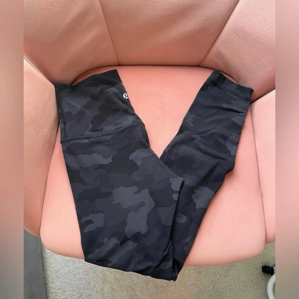 Lululemon Align High Rise 25” Black Camo Coal Multi Leggings Size 4 - Image 4
