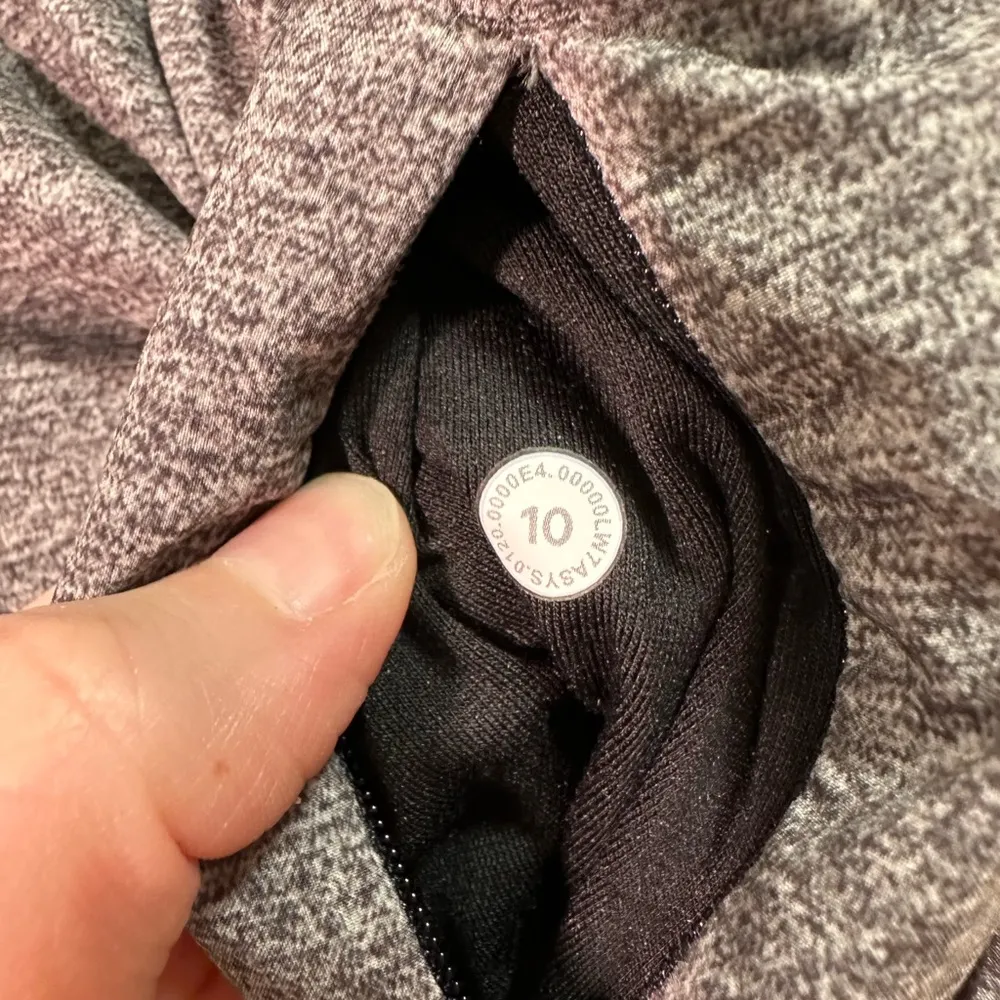 Lululemon Choose a Side Reversible Shorts Size 10 Mid Rise 3” Inseam Gray Black - Image 4