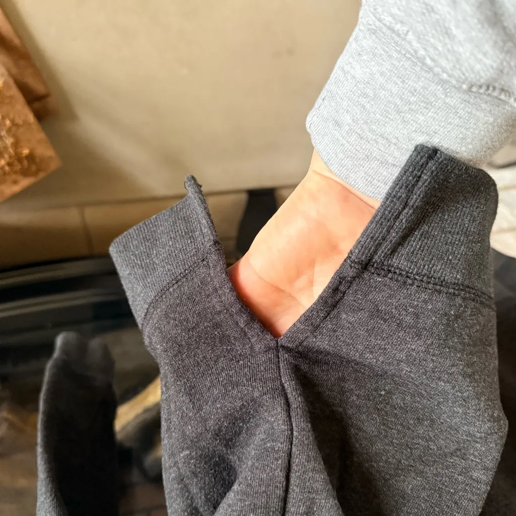 Colosseum Women's Ohio State Heather Black and Red Hoodie Medium - Image 6