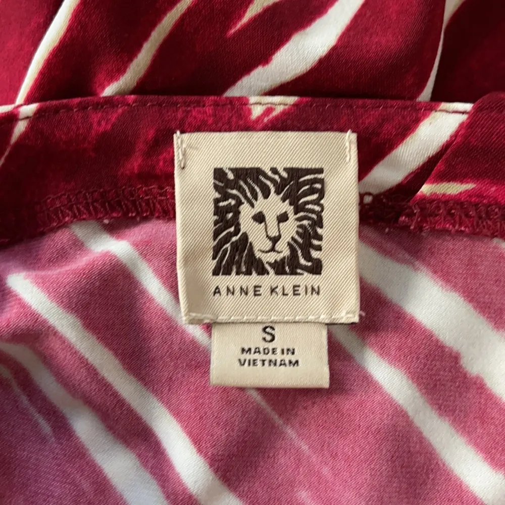 Ann Klein Red and White Zebra Print Short Sleeve Blouse Size Small - Image 7