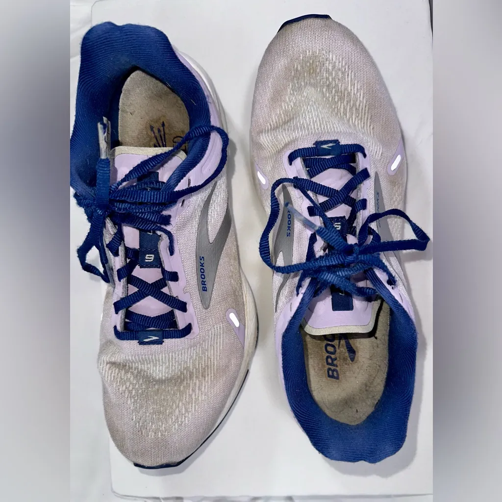 BROOKS Launch 9. Women’s size 11. - Image 2