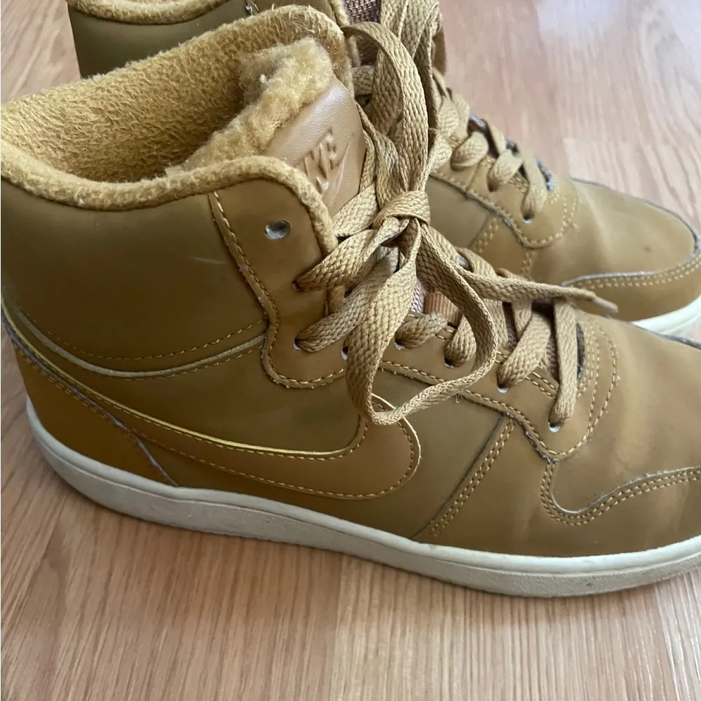 Nike shoes - Image 2