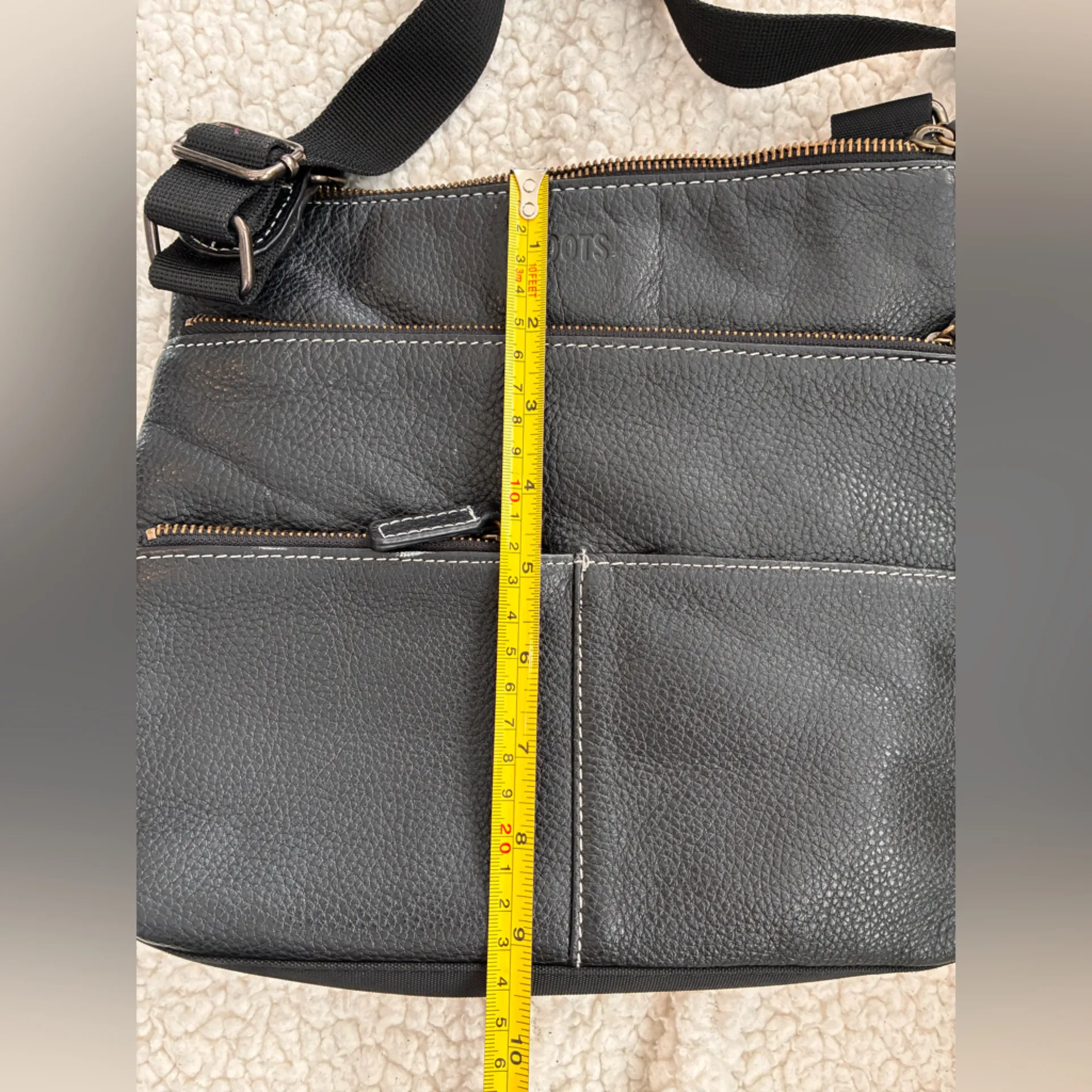 Roots Black Leather Crossbody Bag - so many pockets!!! - Image 14