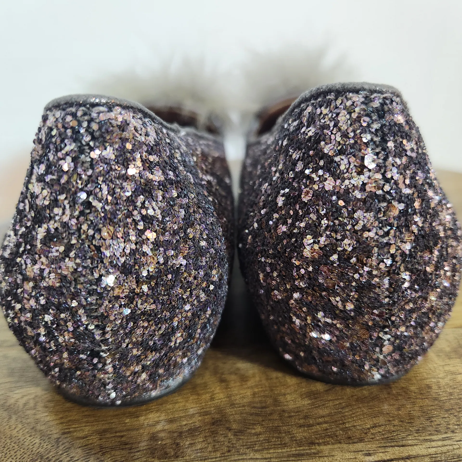 Reaction Kenneth Cole Glitter Women's Flats with Feather Detail Size 7.5 - Image 2