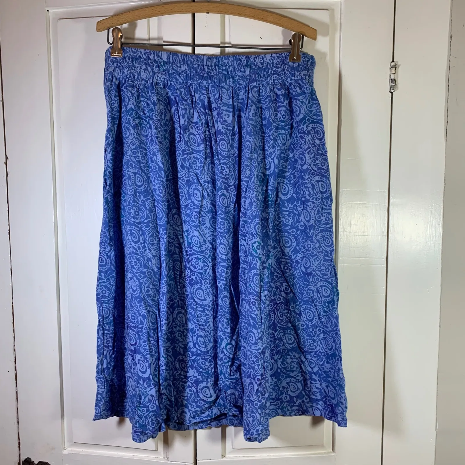 Very Vineyard Skirt Blue Paisley Print Midi Elastic Waist Rayon Size L Martha's Size L - Image 2