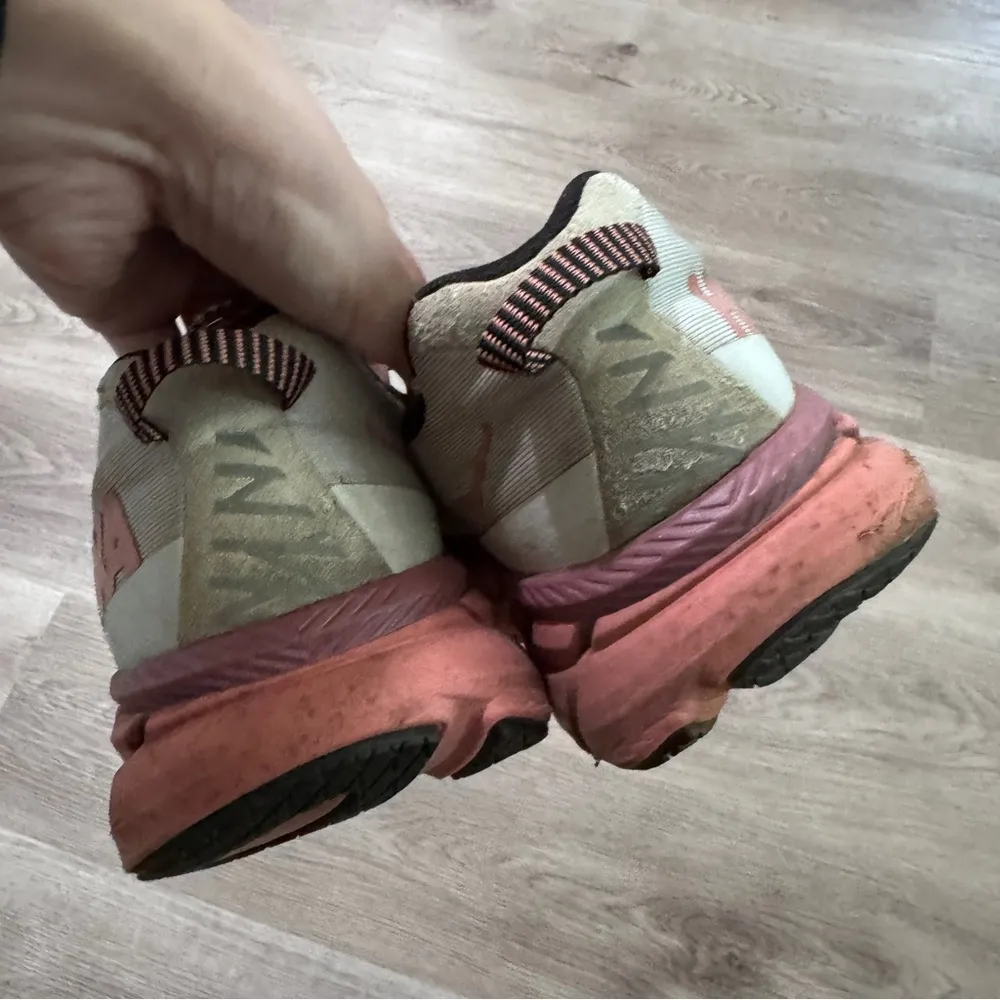 Hoka One One Women’s Clifton 6 Tennis Shoes Sneakers 9 Pink - Image 3