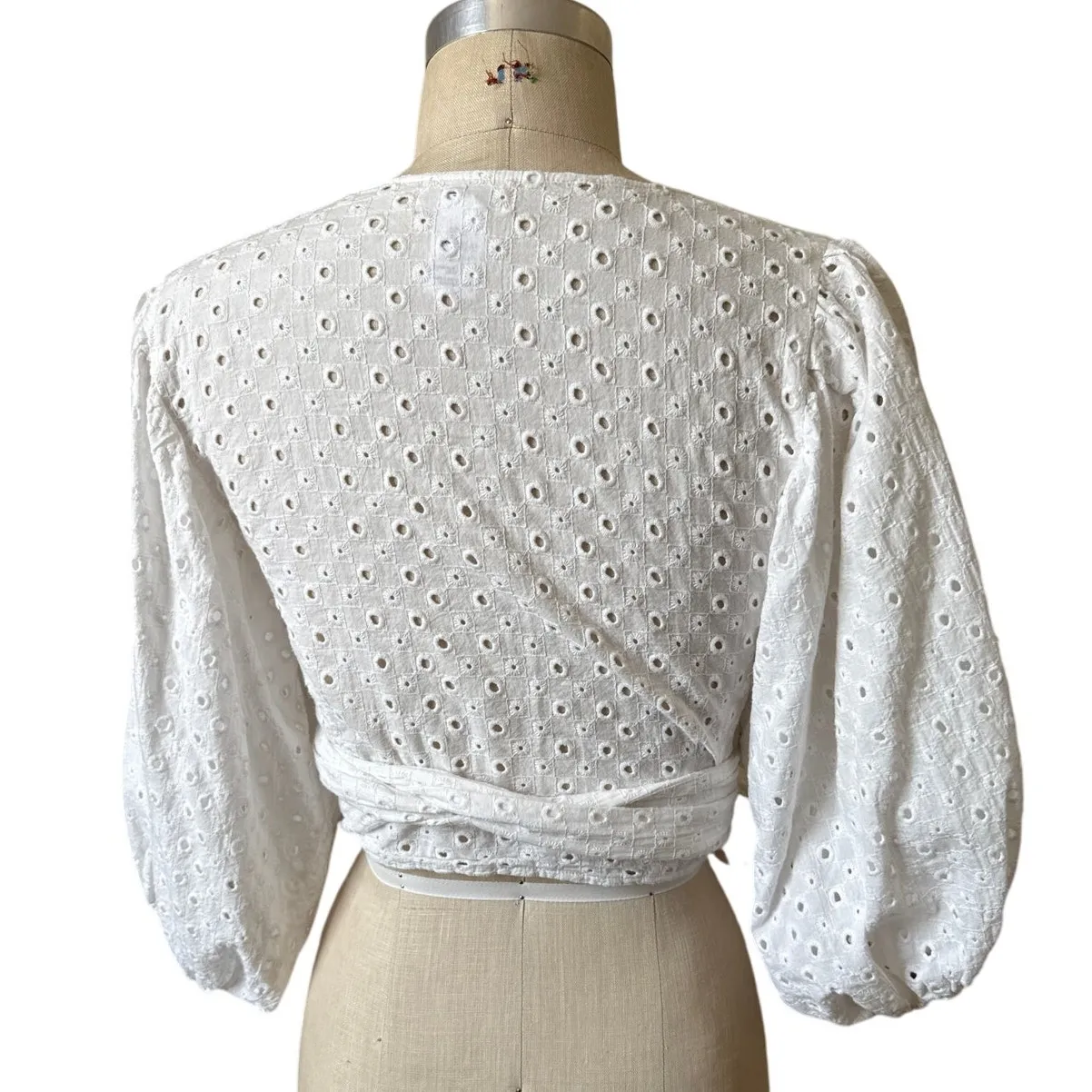L*SPACE Eyelet Amalfi Crop Top in White Size Small - Image 4