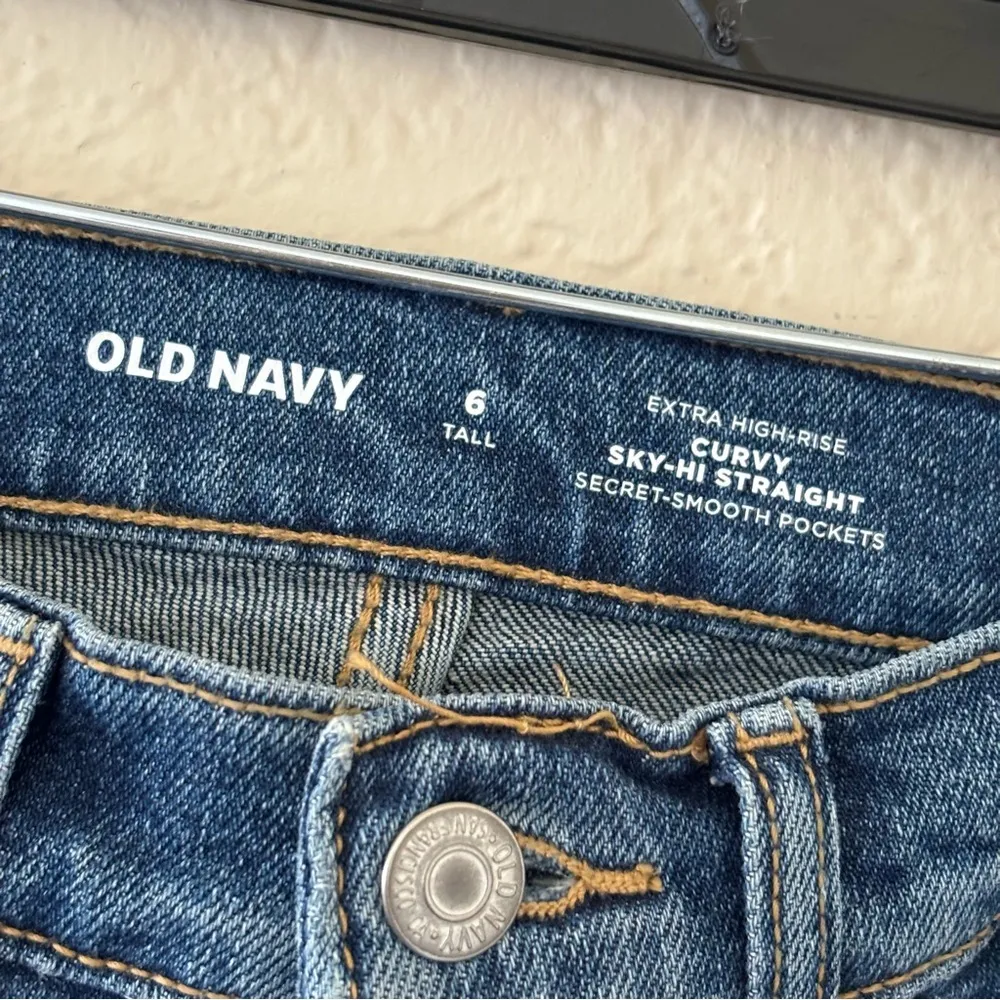 Old Navy 6 Tal EXTRA HIGH-RISE
CURVY
SKY-HÌ STRAIGHT SECRET-SMOOTH POCKETS - Image 5