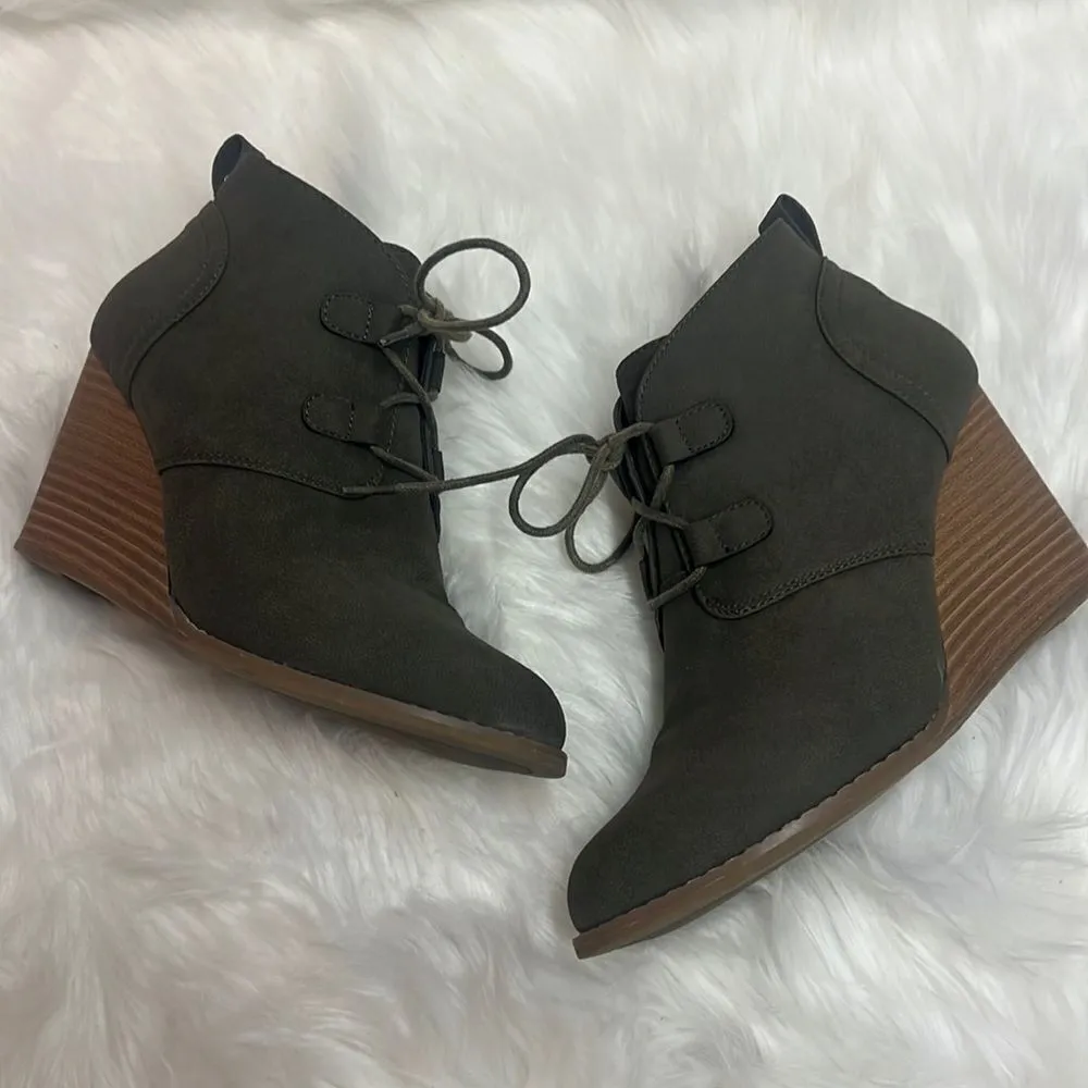Nautica  wedge booties D20 - Image 2
