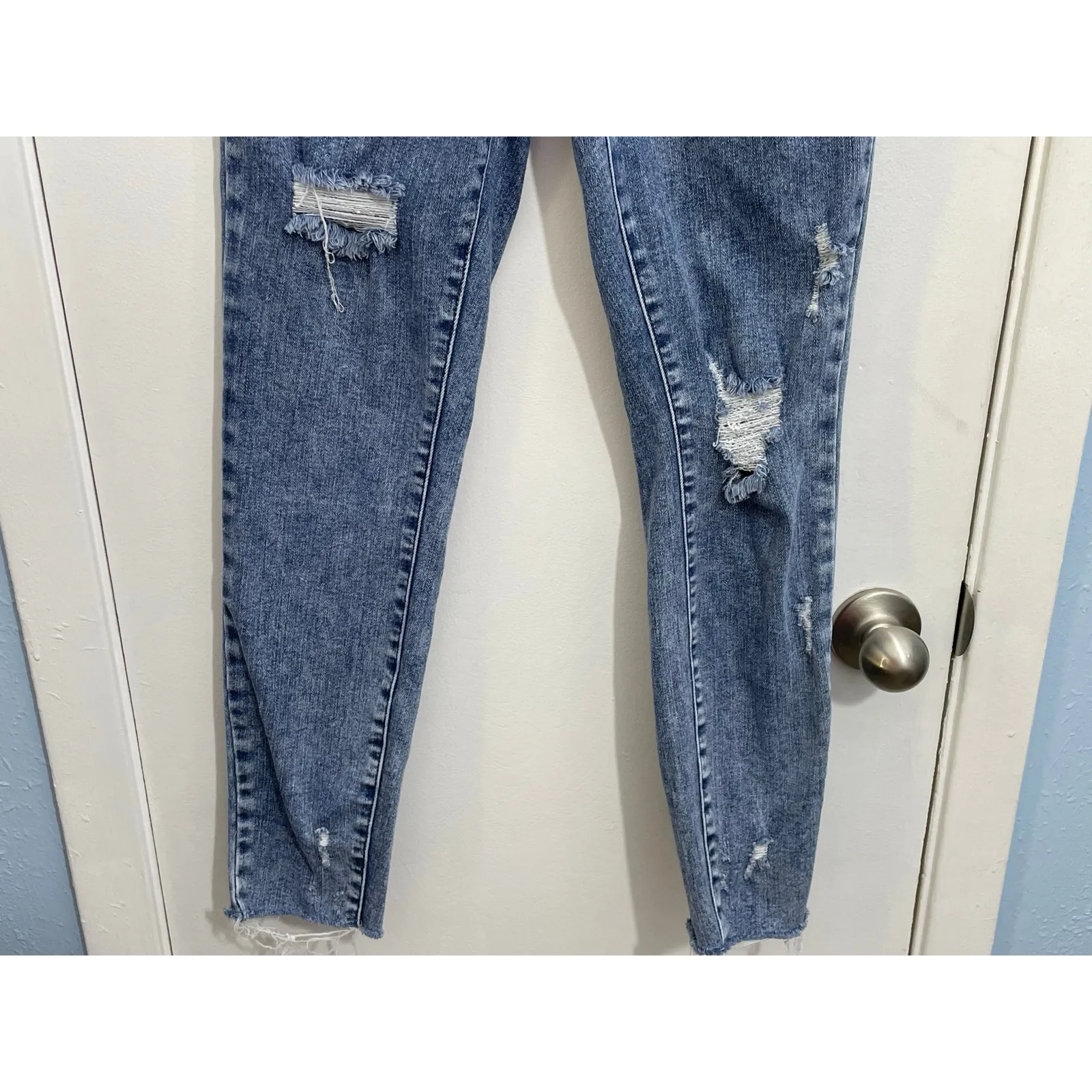 Judy Blue Jeans 5/27 High Rise Skinny Fit Acid Wash Distressed Raw Hem Festival - Image 4