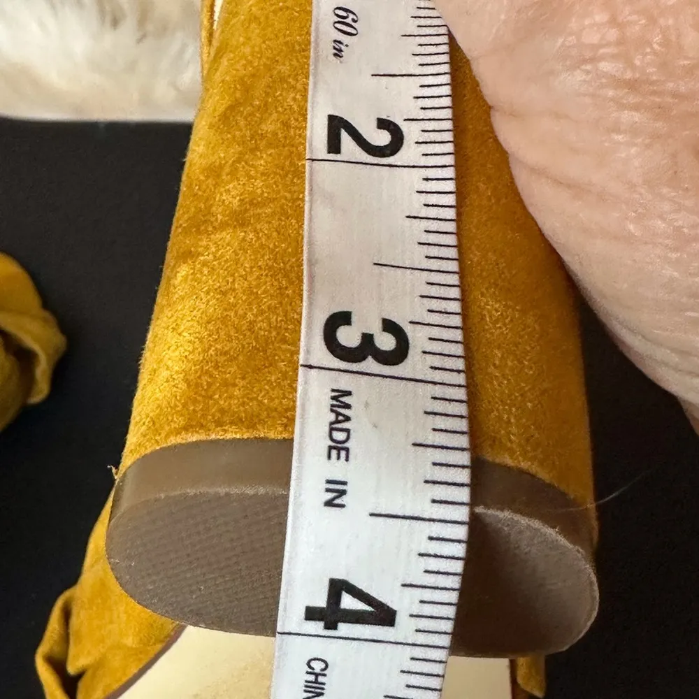 Shoe Dazzle Yellow Suede Mules Size 6 - Image 6
