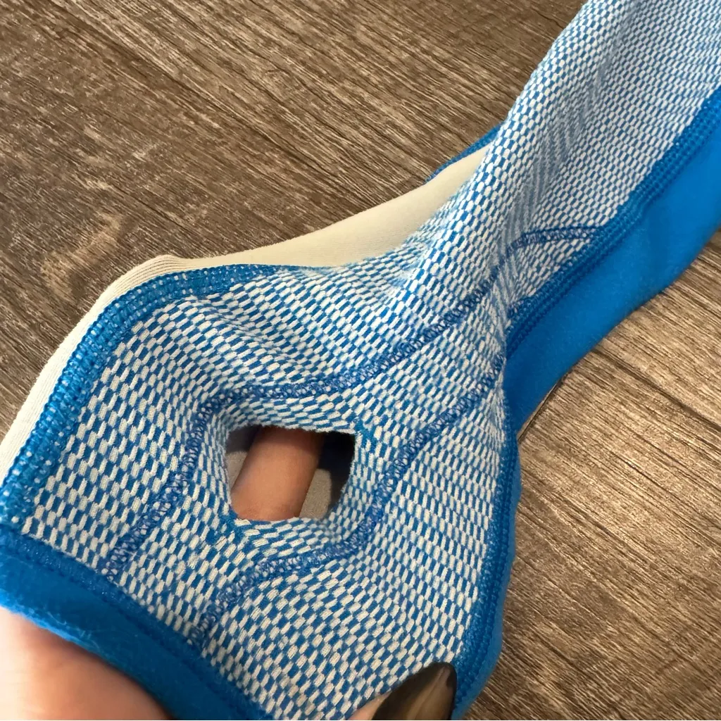 Lululemon Reversible Blue Striped Runder Under Long Sleeve - Image 12