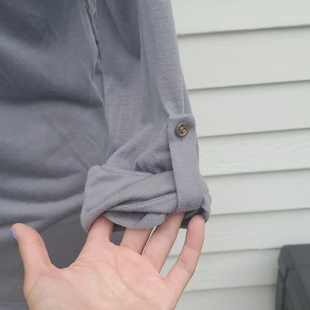 NWT No Boundaries Mixed Media Lace Front Long sleeve Henley - Image 8