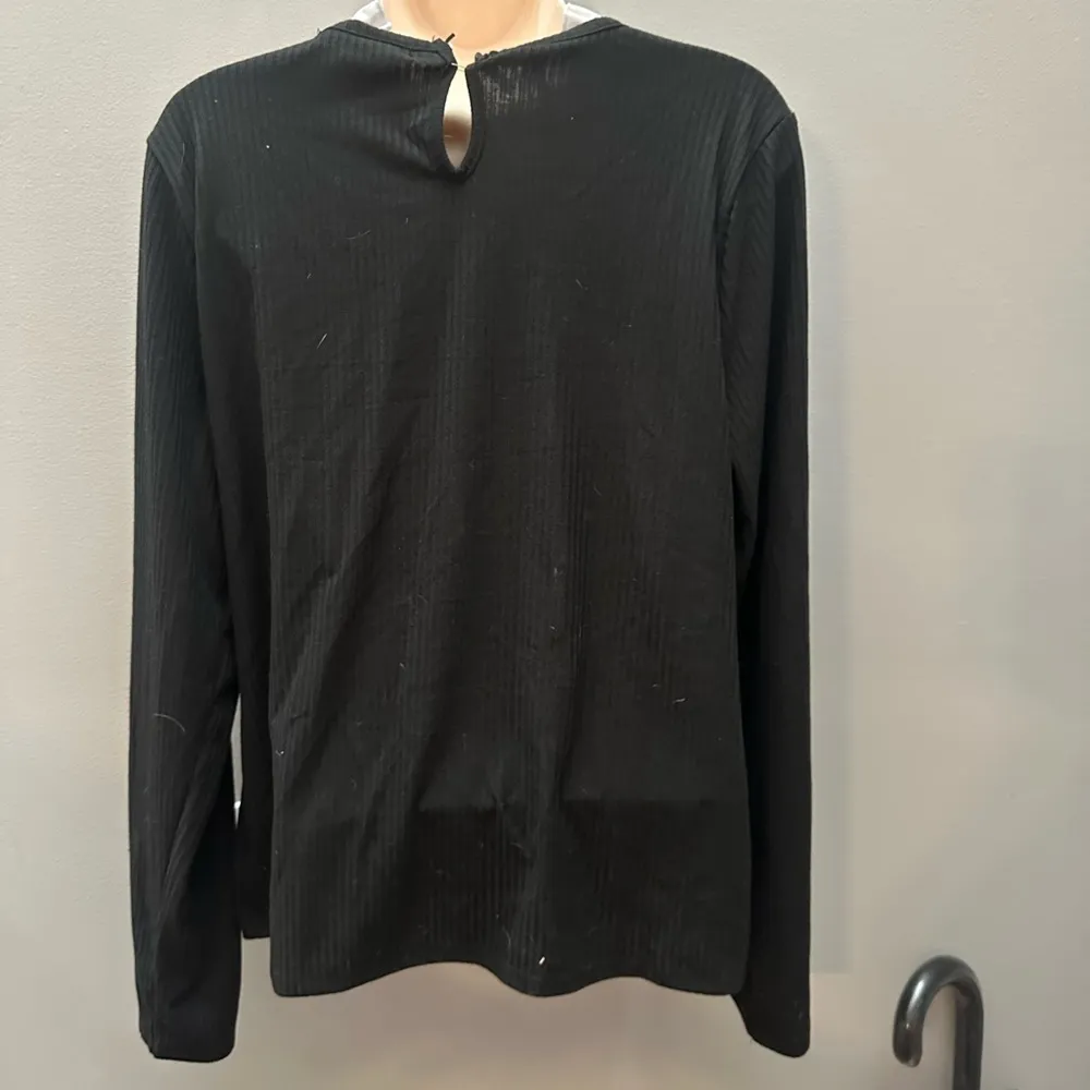 Elegant Black Top with Pearl & Pleated Victorian Neck Trim Accents Size L - Image 4