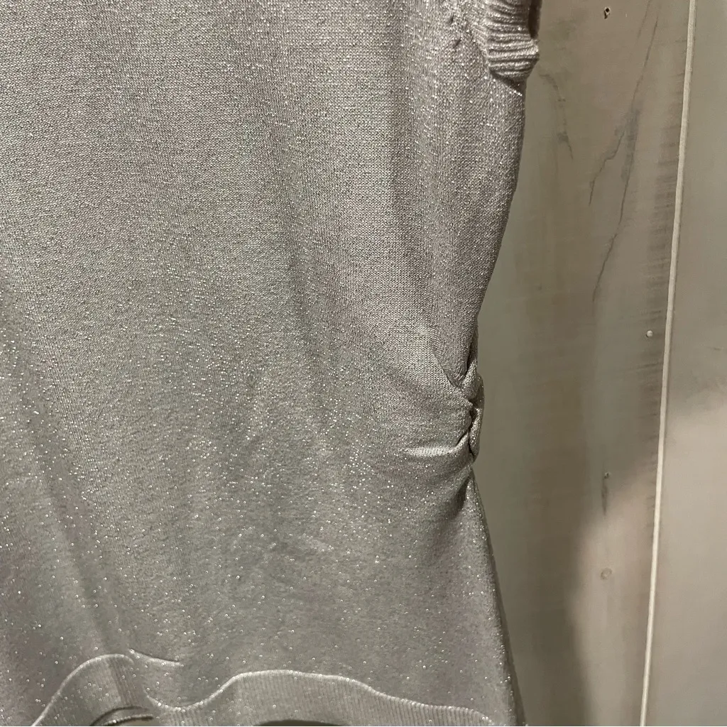 Cute sparkle metallic cap sleeve silk blend knit ruched sides turtleneck sweater Silver Size L - Image 9