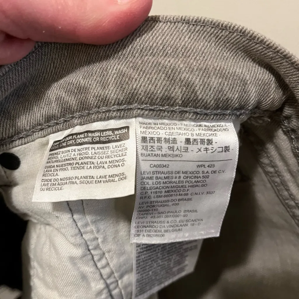 Levi‎ 505 C cut off Jean shorts sz 30 inseam 6” - Image 4