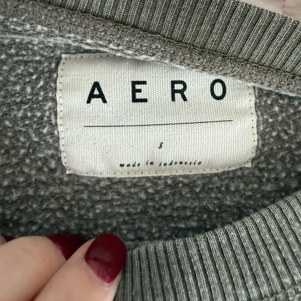 Cropped Aero green sweatshirt. No hood. Size small. - Image 3