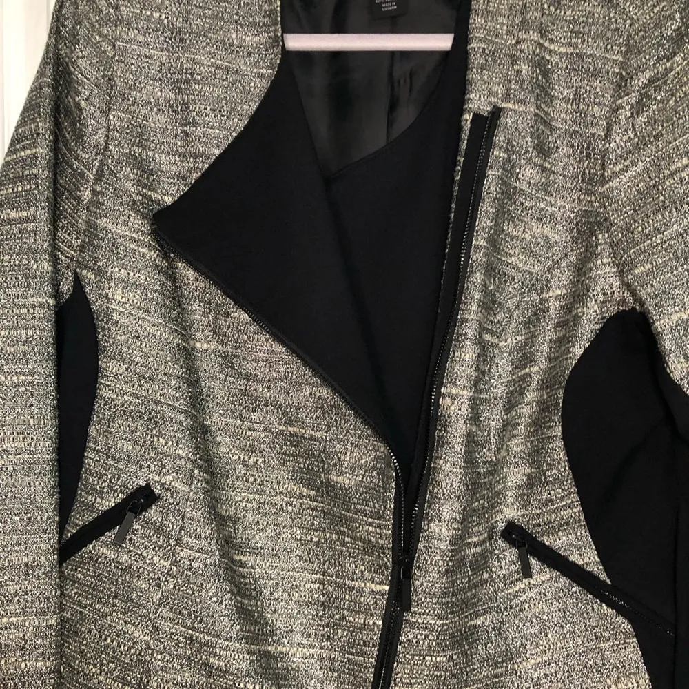 Lane Bryant silver metallic black blazer jacket size 18 plus Asymmetrical zipper - Image 4