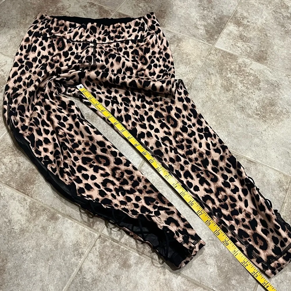 Victoria’s Secret Flow On Point Animal Print Leggings 7/8 Length Sz 14 black tan - Image 9