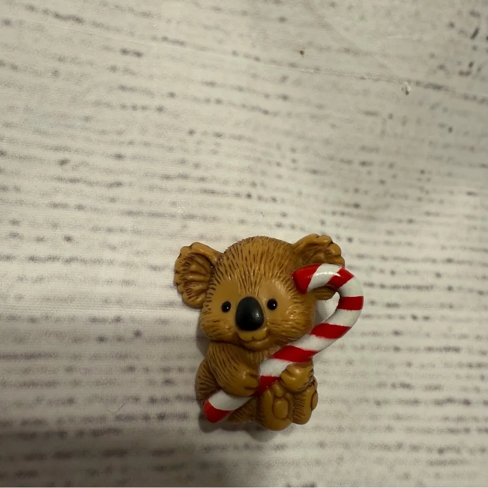Hallmark 1982 Koala Candy Cane Holiday Christmas Pin Brooch - Image 3